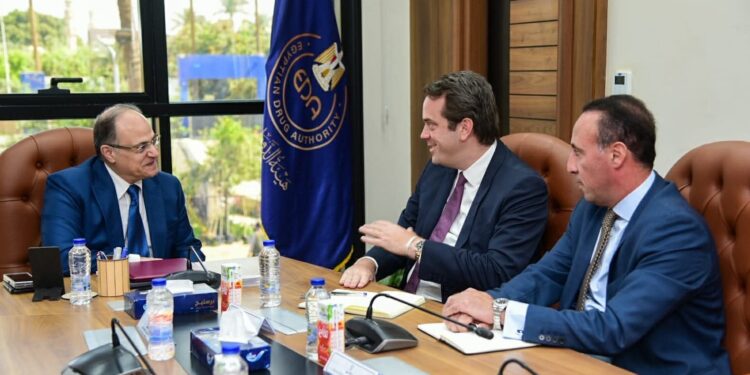 رئيس هيئة الدواء يلتقي وفد شركة «سانوفي» لبحث سبل تعزيز التعاون المشترك