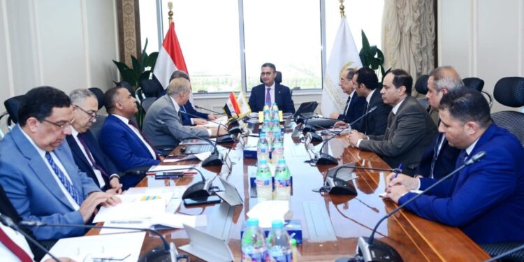 وزير التموين والتجارة الداخلية يجتمع برئيس مجلس إدارة شركة مطاحن ومخابز شمال القاهرة لمتابعة خطة التطوير ورفع كفاءة التشغيل