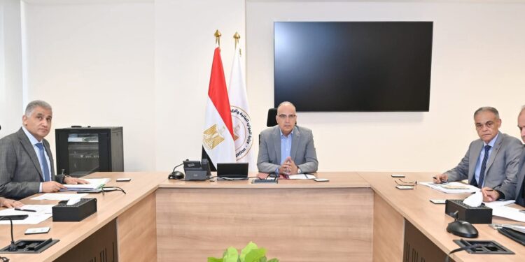 وزير الري يتابع حالة المنظومة المائية بمحافظتى بنى سويف والمنيا خلال فترة أقصى الاحتياجات المائية