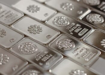 «نجم الدين»: أسعار الفضة مرشحة للصعود مع زيادة استخدامها في التكنولوجيا الخضراء