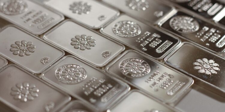 «نجم الدين»: أسعار الفضة مرشحة للصعود مع زيادة استخدامها في التكنولوجيا الخضراء