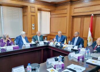 نائب وزير الإسكان يعقد اجتماعاً موسعاً مع اللجنة التنسيقية العليا لتحديث منظومة أكواد مياه الشرب والصرف الصحي