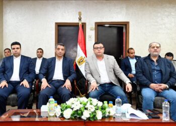 في مستهل جولته اليوم: وزير الإسكان يعقد اجتماعاً بمقر جهاز مدينة السويس الجديدة لمتابعة المشروعات التنموية بالمدينة