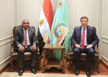 وزير الزراعة يبحث مع وزير الخارجية والتعاون الدولي بجمهورية جزر القمر سبل التعاون المشترك