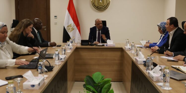 وزير الكهرباء والطاقة المتجددة يبحث مع وفد مؤسسة التمويل الدولية iFC سبل دعم وتعزيز التعاون المشترك فى مجالات الطاقة المتجددة