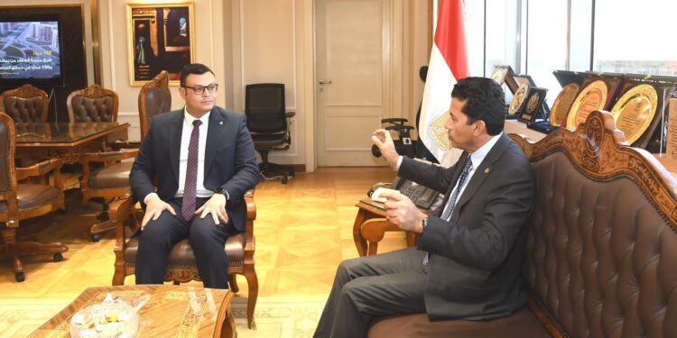 وزير الإسكان يستقبل وزير الشباب والرياضة لبحث أوجه التعاون المشترك بشأن نادي «النادي» بالعاصمة الإدارية الجديدة