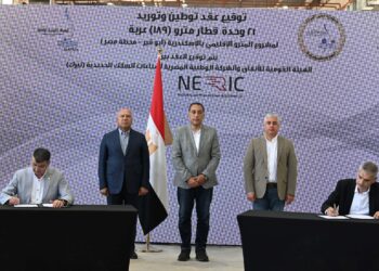 خلال زيارته اليوم لمصنع «نيرك» بشرق بورسعيد: رئيس الوزراء يشهد توقيع اتفاقية عقد توطين وتوريد عدد 21 وحدة قطار مترو بواقع 189 عربة لصالح مشروع مترو الإسكندرية