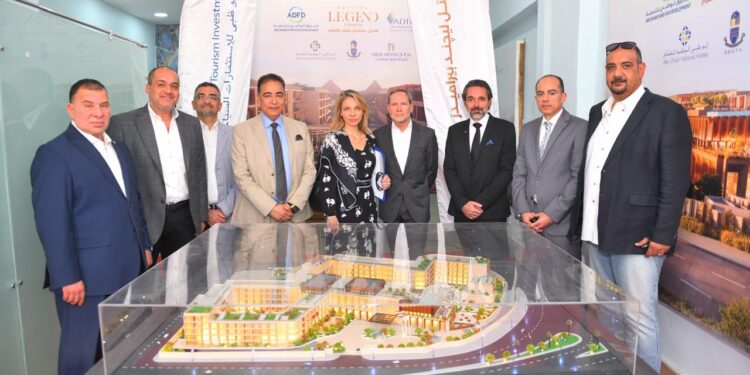 زيارة ميدانية لرئيسي أبوظبي للاستثمارات السياحية ومجموعة أكور العالمية لموقع مشروع فندق «سوفيتل ليجند – الأهرامات»