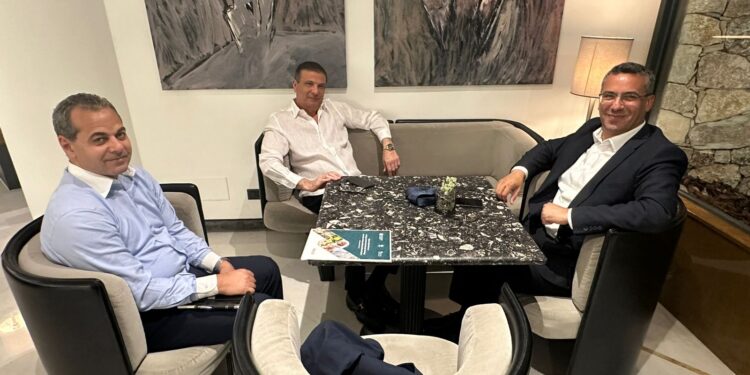 وزير الزراعة يبحث مع نظيره اللبناني تعزيز التعاون المشترك وتسهيل انسياب الحاصلات الزراعية بين البلدين
