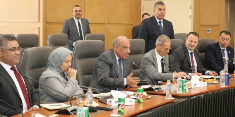 فى إطار المتابعة المستمرة لمشروع المحطة النووية بالضبعة .. وزير الكهرباء يجتمع مع مسئولي «روسآتوم» لبحث تطور الأعمال بالمشروع القومي