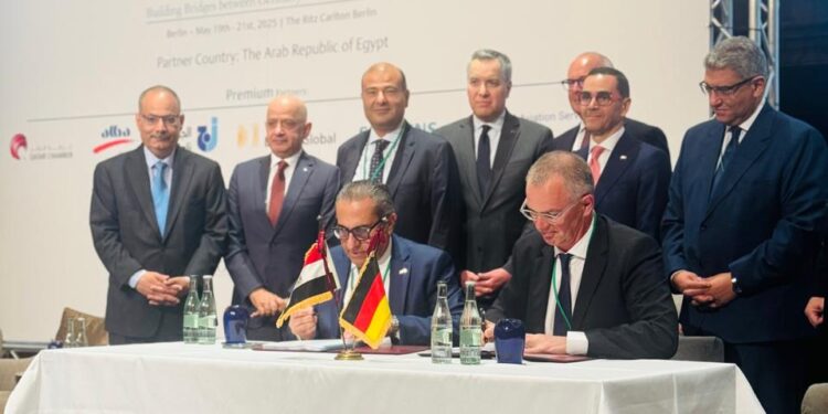 خلال لقاء وزير التجارة الخارجية المصري مع رجال الأعمال في برلين .. «الغرف العربية» مصر باتت أكثر انفتاحاً وجاذبية للمستثمرين العرب والأجانب