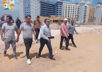 تنفيذاً لتكليفات وزير الإسكان: مسئولو «الإسكان» يتابعون المشروعات الجاري تنفيذها بالقرى السياحية