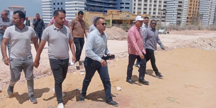 تنفيذاً لتكليفات وزير الإسكان: مسئولو «الإسكان» يتابعون المشروعات الجاري تنفيذها بالقرى السياحية