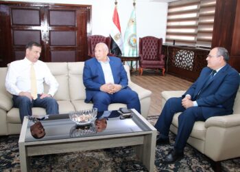 وزير الزراعة يبحث مع محافظ الوادي الجديد ملفات التعاون المشترك