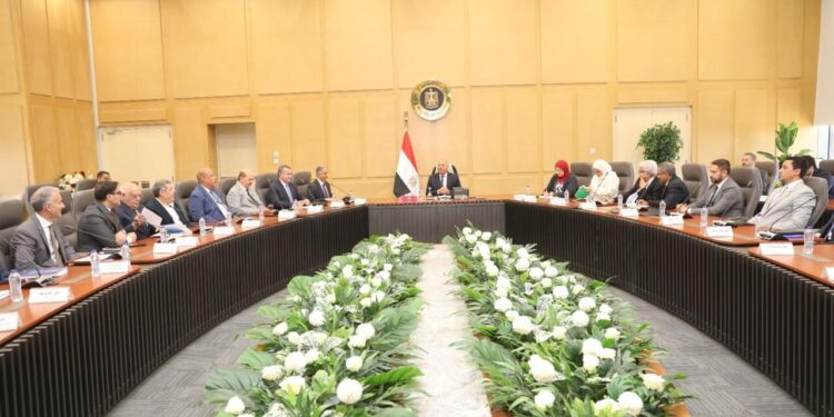 طارق الجيوشي: الدولة تبذل جهود كبيرة لتعميق صناعة حديد التسليح محليًا