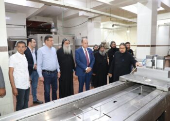 وزير الزراعة يتفقد المزارع والمشروعات الإنتاجية بدير مارمينا بالإسكندرية