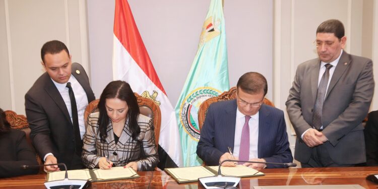 وزير الزراعة يبحث مع رئيس جهاز حماية المنافسة واتحاد الدواجن النهوض بالقطاع وزيادة الإنتاج والمعروض