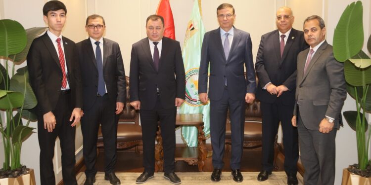 لتعزيز التعاون الزراعي المشترك .. وزير الزراعة يستقبل وفداً رفيع المستوى من مجلس الوزراء بجمهورية أوزبكستان