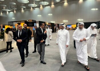 وزير البلدية القطري يزور معرض عقارات النيل ويشيد بالتنظيم وجودة المشروعات