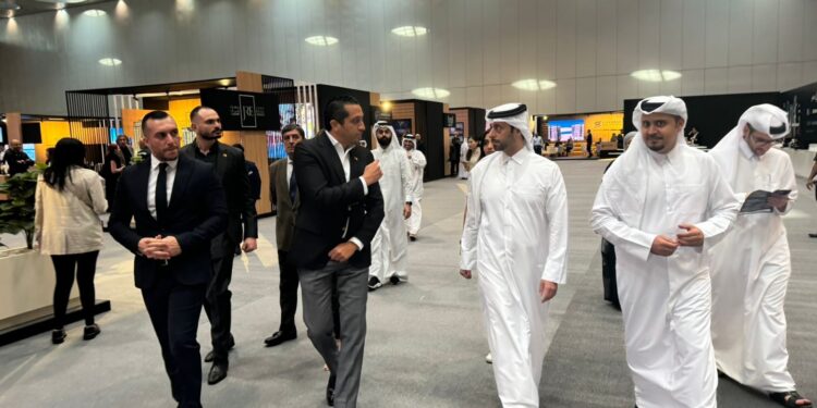 وزير البلدية القطري يزور معرض عقارات النيل ويشيد بالتنظيم وجودة المشروعات