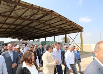 وزير الزراعة ومحافظ الشرقية ورئيس البنك الزراعي يتابعون أعمال توريد القمح بشونة العزيزية