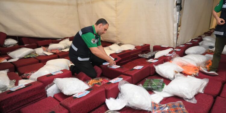 مشرفو حج الجمعيات الأهلية يتسلمون مخيمات عرفات ومنى.. ويستكملون الترتيبات النهائية استعدادًا لتصعيد الحجاج الأربعاء المقبل