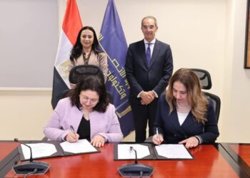 وزيرا الاتصالات والتضامن الاجتماعى يشهدان توقيع مذكرة تفاهم للشراكة لتنفيذ المشروع الوطنى للتطوير المؤسسى الرقمى للجمعيات والمؤسسات والاتحادات الأهلية