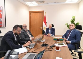 وزير الري يتابع أعمال حماية الشواطئ بسواحل مصر الشمالية وإصدار تراخيص لها