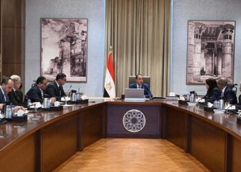 رئيس الوزراء يتابع خطط وإجراءات التوسع في مشروعات تحلية مياه البحر وتوطين الصناعة الخاصة بها