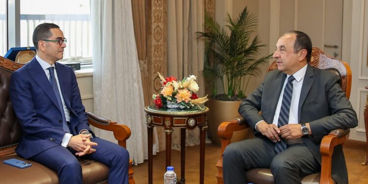 وزيرا قطاع الأعمال العام والاستثمار يبحثان التعاون في الترويج للفرص الاستثمارية بقطاع الغزل والنسيج
