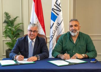 باستثمارات تبلغ 20 مليون دولار أمريكي .. رئيس اقتصادية قناة السويس يوقع عقد مشروع جديد مع شركة «شيريكجي أوغلو » التركية لصناعة أقمشة «الجينز» 