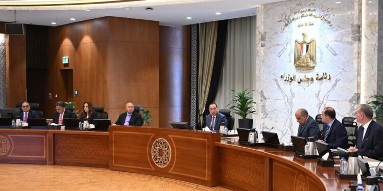 رئيس الوزراء يترأس اجتماع «لجنة الأزمات» لمتابعة تداعيات العمليات العسكرية الإيرانية ـ الإسرائيلية