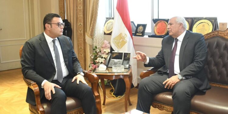 وزير الإسكان ومحافظ الوادي الجديد يبحثان عددًا من ملفات التعاون المشترك المتعلقة بمياه الشرب والصرف الصحي