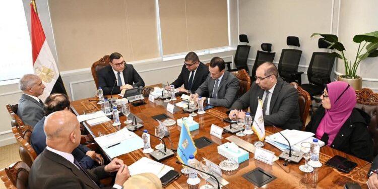 وزير الإسكان يعقد اجتماعًا تنسيقيًا لمتابعة آلية عمل وحدتي تنظيم السوق العقارية وتصدير العقار