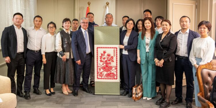 رئيس اقتصادية قناة السويس يستقبل وفد غرفة إقليم «جيلين» الصينية المتضمن 20 شركة في قطاعات متنوعة