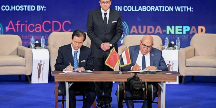 نائب رئيس الوزراء للصحة يشهد توقيع عقد الشراكة بين الهيئة العربية للتصنيع وشركة XGY للأجهزة الطبية لتأسيس الشركة العربية – الصينية للصناعات الطبية