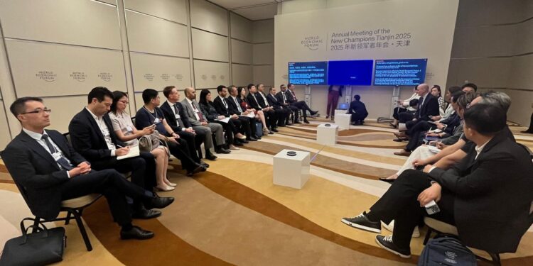 وزيرة التخطيط تلتقي ممثلي مجتمع الأعمال الصيني والمستثمرين خلال فعاليات المنتدى الاقتصادي العالمي بمدينة «تيانجين»