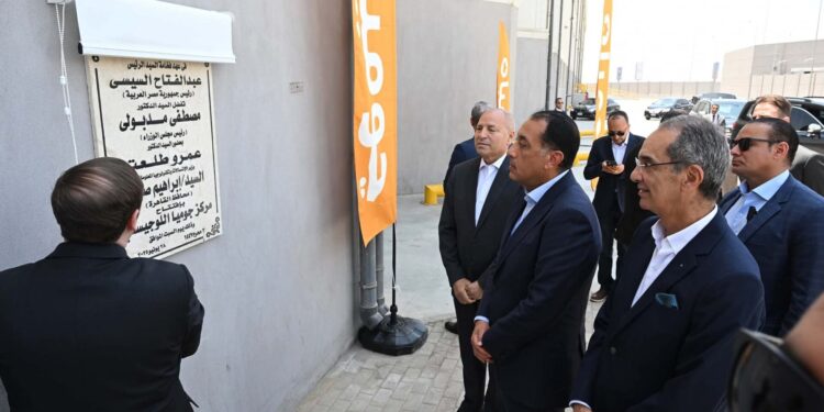 عقب افتتاح أول مصنع لشركة BSH .. رئيس الوزراء يفتتح أكبر مستودع لوجستي للتجارة الإلكترونية لشركة «جوميا»