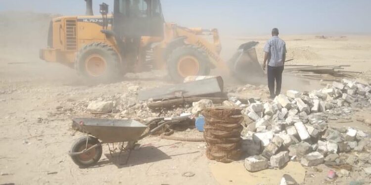 وزير الإسكان:إزالة التعديات عن 80 فدانا بالأقصر الجديدة و15 مخالفة بناء بالساحل الشمالي