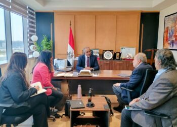 نائب وزير الإسكان يستقبل بعثة البنك الدولي لمتابعة المرحلة الثانية من برنامج خدمات الصرف الصحي بالمناطق الريفية بـ6 محافظات