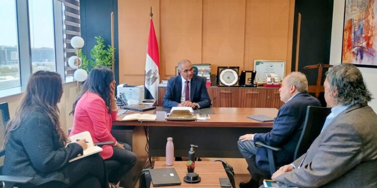 نائب وزير الإسكان يستقبل بعثة البنك الدولي لمتابعة المرحلة الثانية من برنامج خدمات الصرف الصحي بالمناطق الريفية بـ6 محافظات