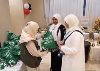 مع إقتراب موعد تصعيدهم إلي عرفات .. «المطوفين» يبدأون مراسم استقبال حجاج الخمس نجوم