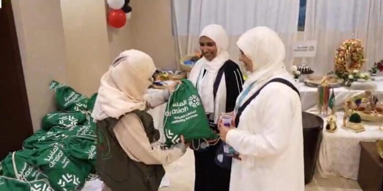 مع إقتراب موعد تصعيدهم إلي عرفات .. «المطوفين» يبدأون مراسم استقبال حجاج الخمس نجوم