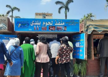 اقبال كبير من المواطنين على منافذ وزارة الزراعة لشراء لحوم عيد الأضحى