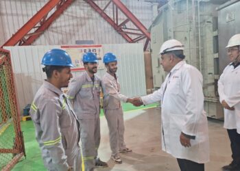 وزير الكهرباء فى زيارة ميدانية الى مصانع شركة «اكس دى إجيماك» بمحافظة السويس