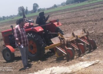 «الزراعة» تنفذ سلسلة من الأنشطة الإرشادية والتواصل الحقلي لدعم مزارعي المحاصيل في المحافظات