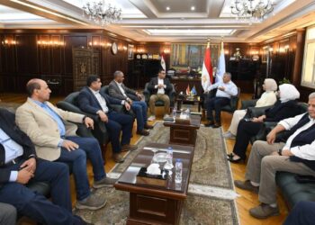 وزير الإسكان ومحافظ الإسكندرية يعقدان اجتماعا لمتابعة ملفات العمل والمشروعات المشتركة