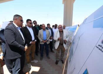 وزير الإسكان ومحافظ الإسكندرية يتفقدان مشروع إنشاء كوبرى 45 «محور السادات»