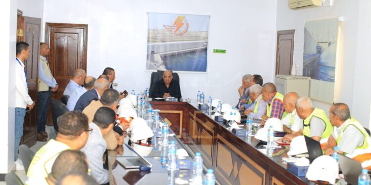 وزير الكهرباء يتفقد محطة توليد كهرباء السد العالي بمحافظة أسوان 