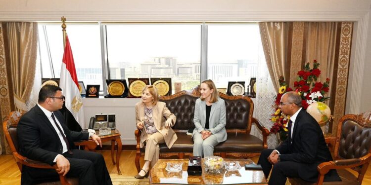 ‏وزير الإسكان يستقبل نائبة رئيس بنك الاستثمار الأوروبي لمتابعة مجالات التعاون المشترك في مشروعات مياه الشرب والصرف الصحي